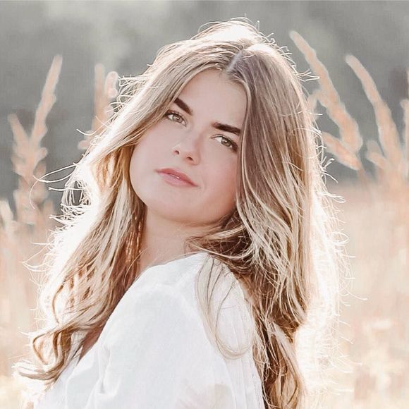 Meet your Posher, Liz - Picture 1 of 1